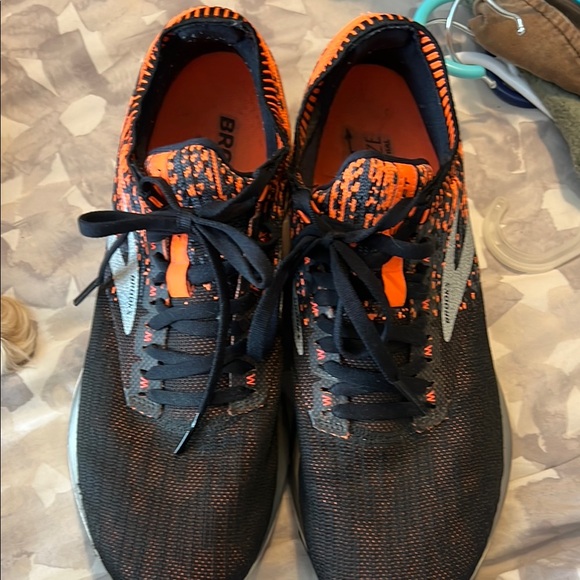 Brooks Dynamic Black and Orange Sneakers - Picture 1 of 6